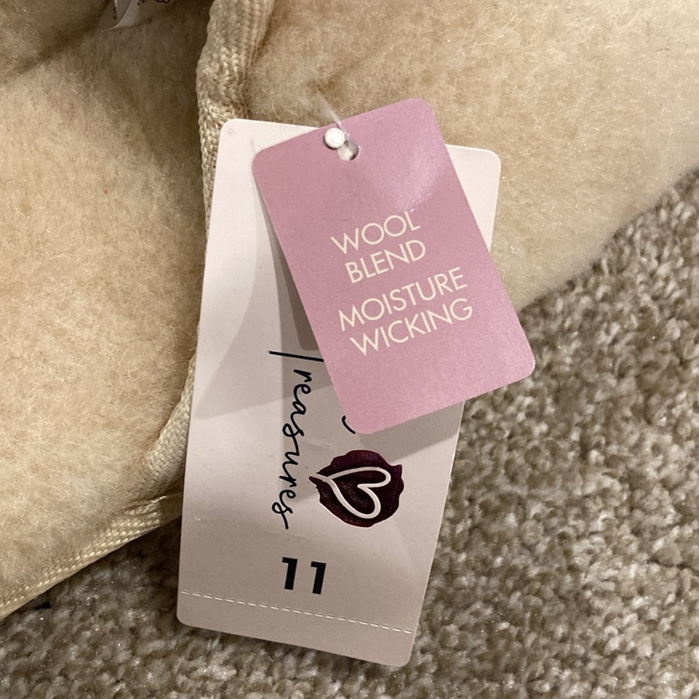 Bundle 2 NWT Secret Treasures slippers - size 11 - Picture 7 of 8